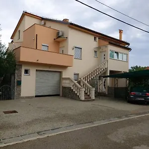 apartmani-anita-malinska.primorje-gorskikotar.com/