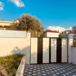 Daire View, Tiran