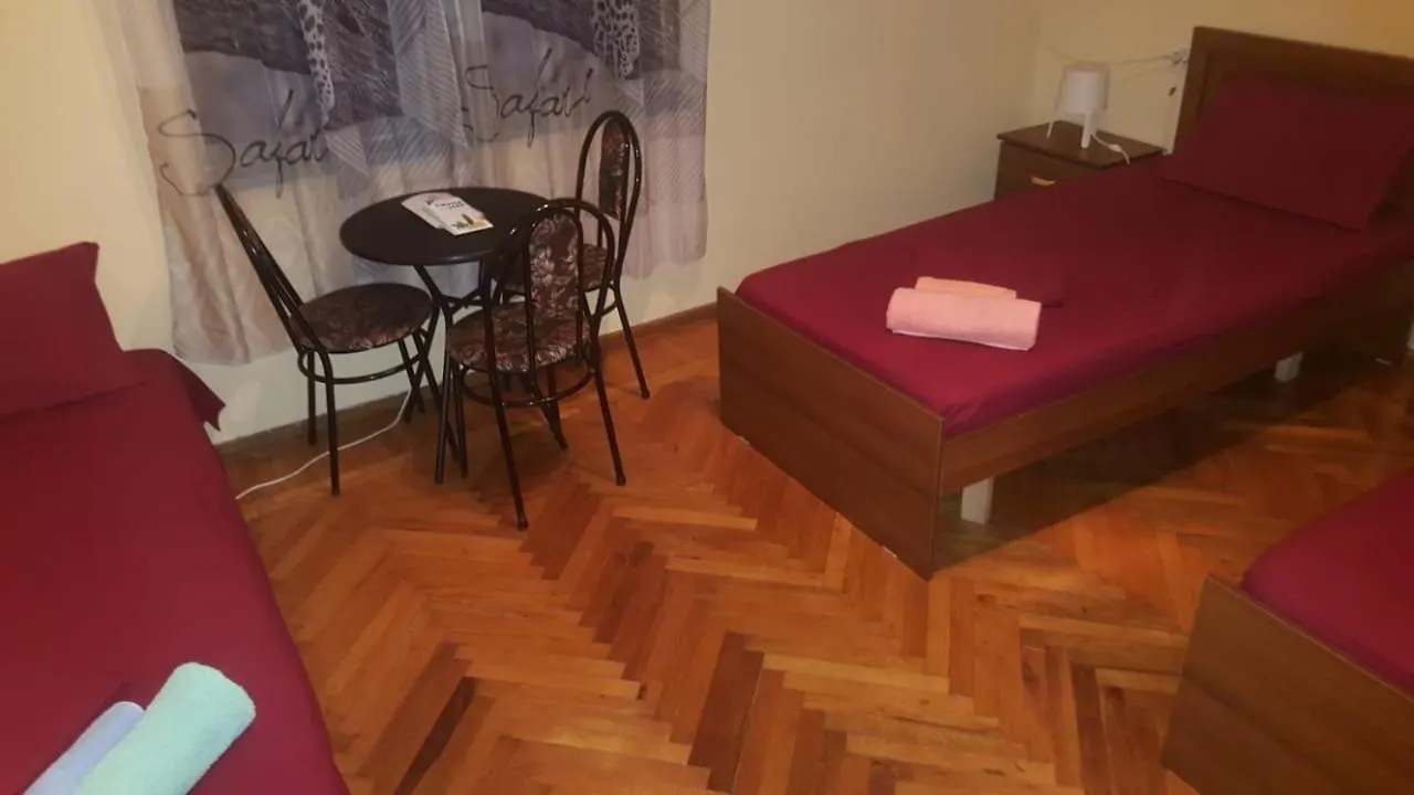 Elisabet Tirana Daire 0*,  Arnavutluk